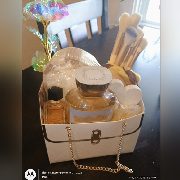 Yves Saint Laurent Other - Elegant White Handbag Women's Gift ysl Basket Pamper Me Birthday Christmas Anniv